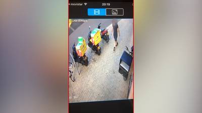 Dief steelt bezorgscooter New York Pizza