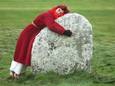 Een vrouw tijdens een winterviering bij Stonehenge, in december vorig jaar.