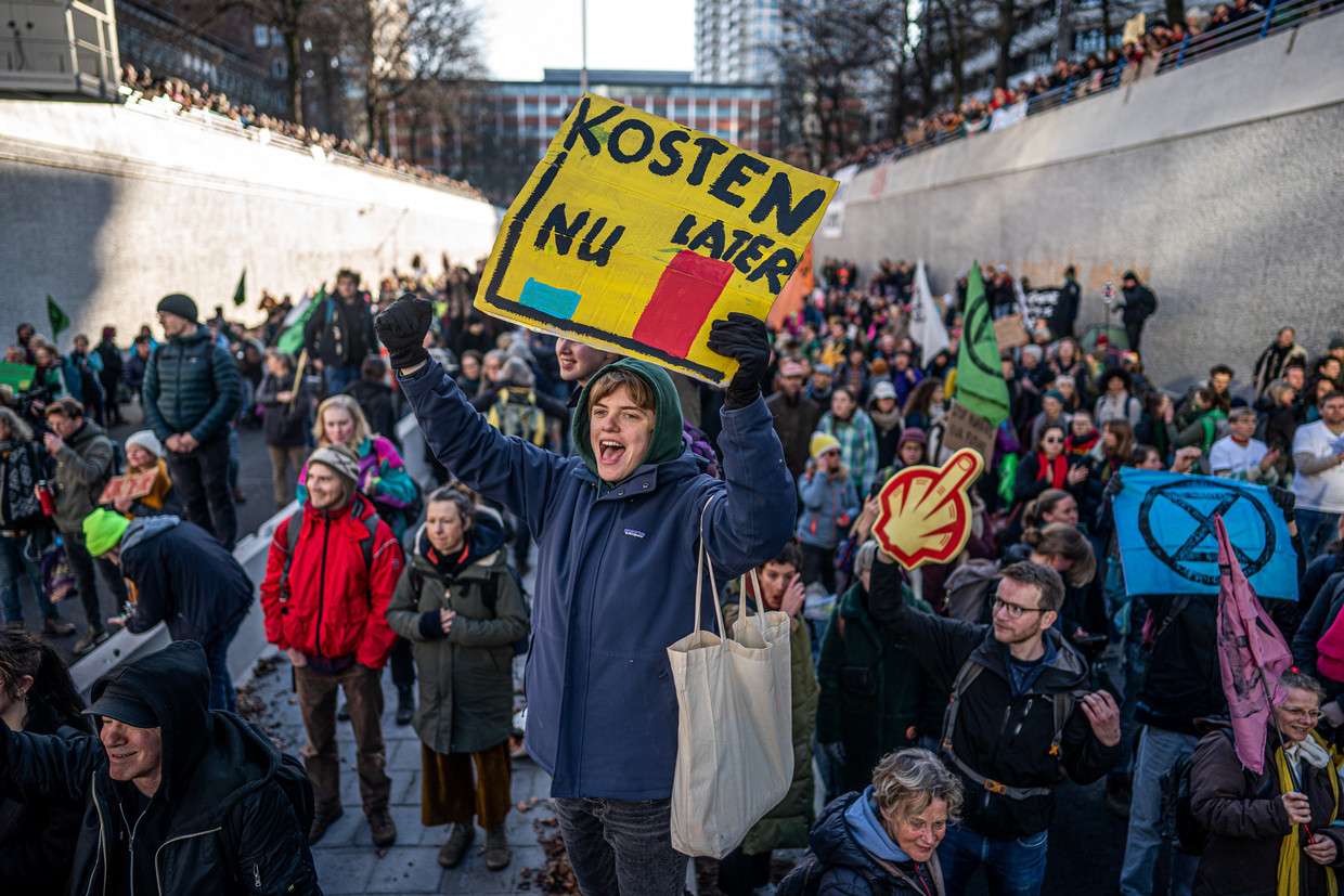 Klimaatactiegroep Extinction Rebellion blokkeert de A12, afgelopen januari.  Beeld Joris van Gennip