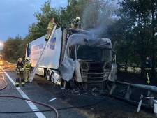Flinke vertraging en omrijdroute door brandende vrachtwagen op A28: rijbaan tot vanmiddag dicht