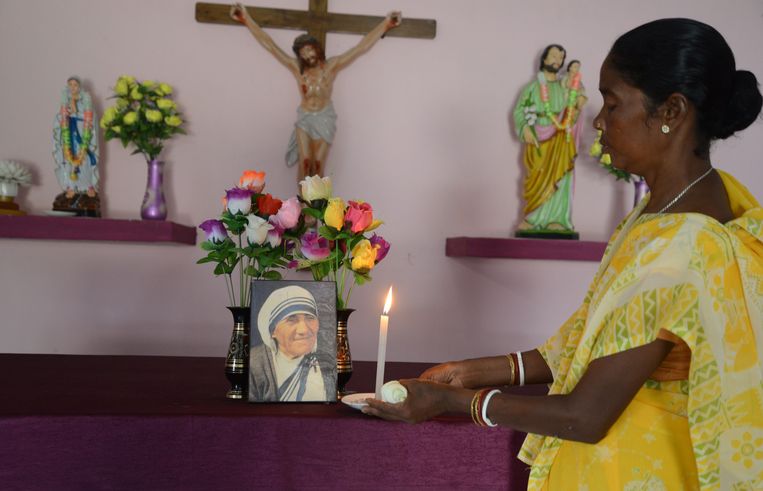 Een mirakel van Moeder Teresa zou deze Monica Besra genezen hebben van hevige buikpijn. Beeld AFP