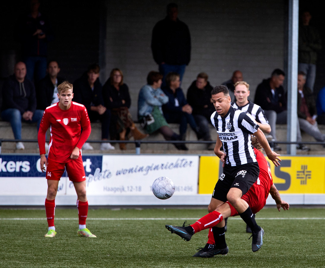 Kianu Verlinden in actie voor Gemert tegen ADO'20.