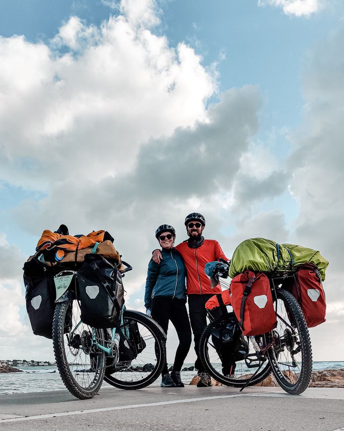 Niels en Stefanie, ervaren fietsers, zijn klaar voor de reis van hun leven