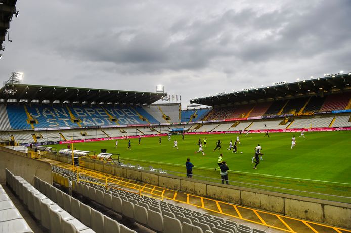 Een archiefbeeld van een match in een leeg Jan Breydelstadion.