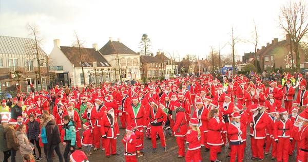 Kerstmannenfile door Middelbeers | Kempen - Eindhovens Dagblad