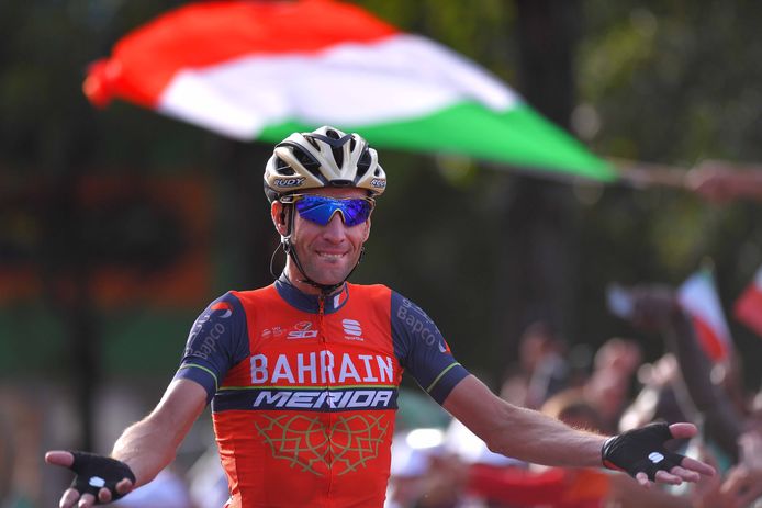 We zouden het nog vergeten, maar Vincenzo Nibali wint na een turbulente editie zijn tweede Ronde van Lombardije.