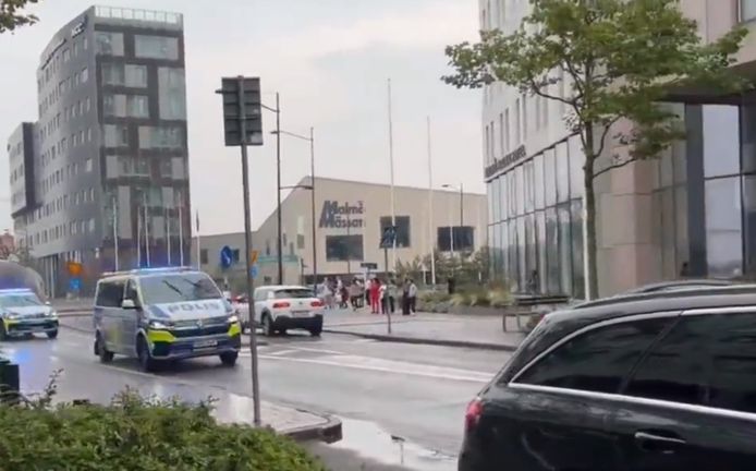 Eén dode en één gewonde bij schietpartij in winkelcentrum in Zweden