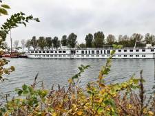 Cruiseschip met vluchtelingen blijft mogelijk langer liggen in Hellevoetsluis