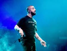 Drake geeft flinke som geld uit aan boodschappen voor onbekenden