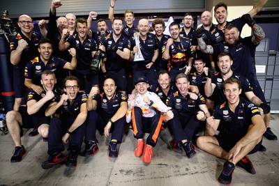 Max’ slotrace in Abu Dhabi in tien foto's