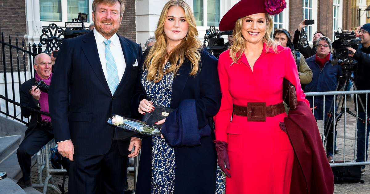Prinses Amalia in haar eerste persconferentie