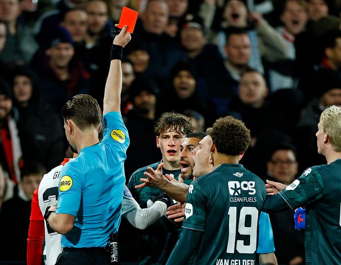 FC Groningen stuurt brief naar KNVB na rode kaart Joey Kooij gaf Feyenoord: 'We zijn verbolgen' | Nederlands voetbal | AD.nl