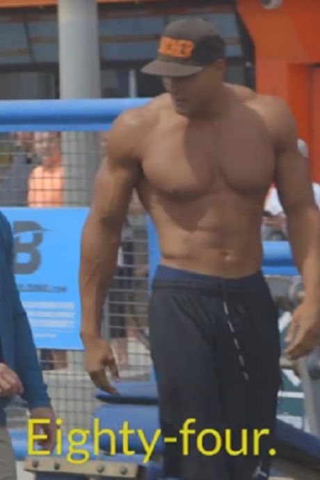 Un papy bluffe les bodybuilders de Muscle Beach