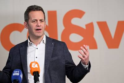 Robrecht Bothuyne (CD&V) krijgt blaam van Vlaams Parlement: “Regels zijn regels en ze gelden voor iedereen”