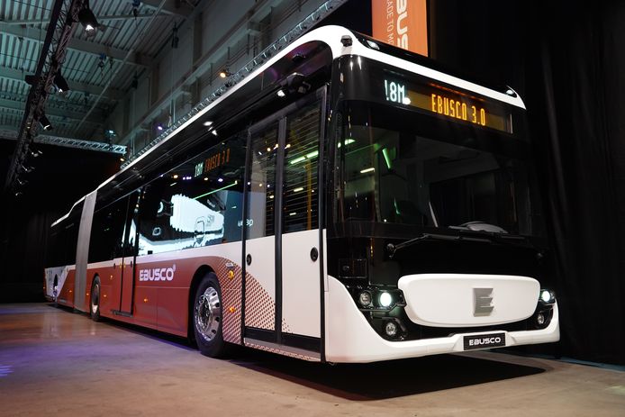 De lichtgewicht 18 meter-bus van Ebusco. De 3.0-bus wordt in Nederland gemaakt en gaat onder andere rijden in IJsselmond en Lelystad. Vervoerder EBS, die er de dienstregeling vanaf eind dit jaar overneemt, kocht 31 exemplaren.