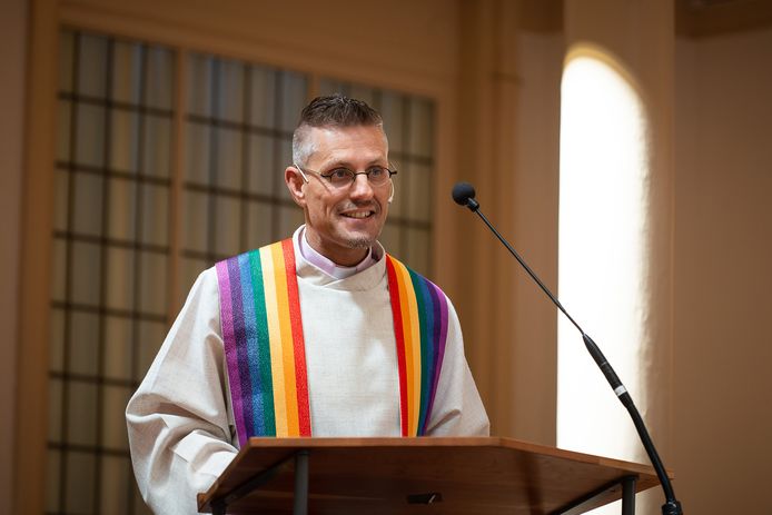 LHBTI-predikant Wielie Elhorst loopt dit weekend samen met twintig anderen voor het eerst de Pride Pelgrimage.