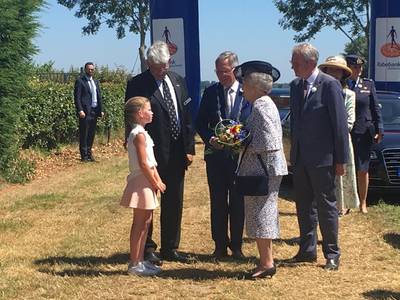 Prinses Beatrix geniet van Zeeuwse Dag van het Paard in Sirjansland