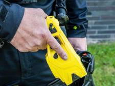 Wijkagenten trekken taser om stomdronken snelheidsduivel aan te kunnen houden
