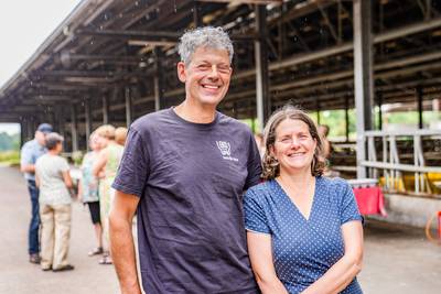 Wim en Harriëtte waren bijna gestopt met hun boerderijwinkel, nu krijgen ze hulp van 60 klanten