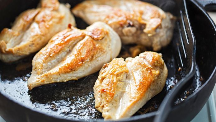 Une Mere De Famille Meurt Apres Avoir Mange Un Morceau De Poulet Mal Cuit A Corfou Monde 7sur7 Be