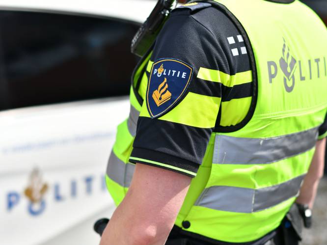 Busje botst met lijnbus in Veghel: bestuurder aangehouden voor rijden onder invloed en zonder geldig rijbewijs