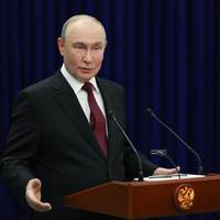 Rusland staat open voor ‘concrete gesprekken’ over einde oorlog in Oekraïne, zegt Poetin