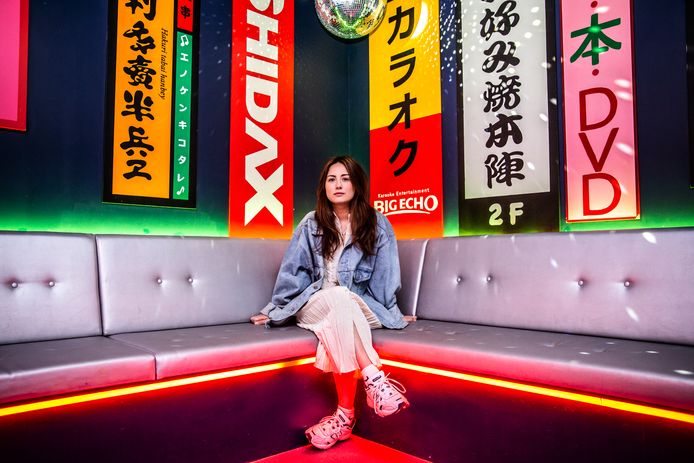 Photoshoot is met dank aan Duke of Tokyo. Dit is Mai Verbij. Ze is half-Japans en is als 19-jarige gescout door Sony Records om in een Japanse meidengroep te gaan zingen. Na een jaar is ze vertrokken uit Japan, omdat ze ongelukkig was.