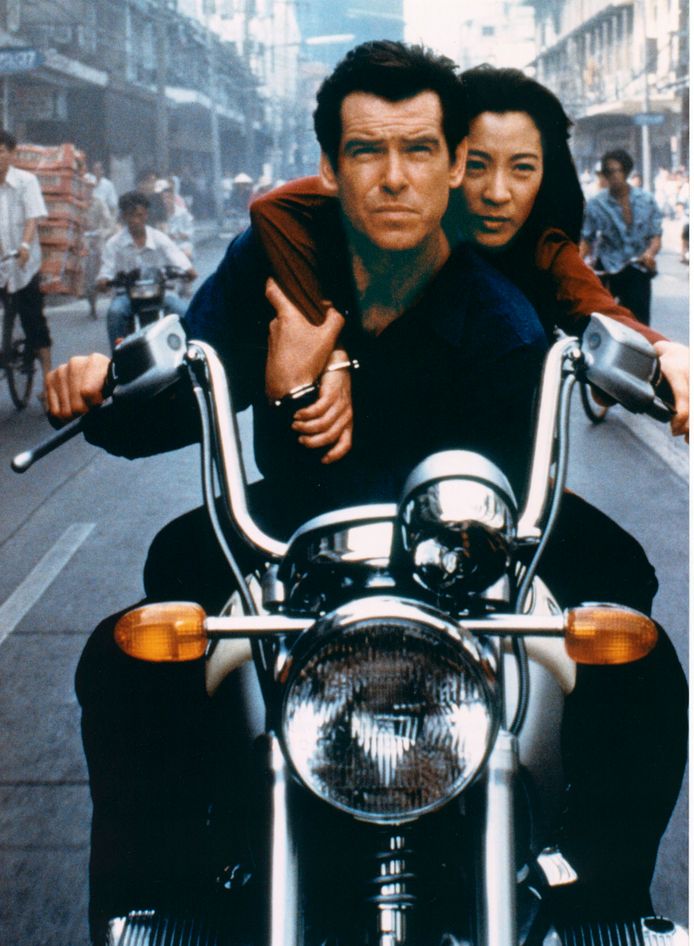 Pierce Brosnan e Michelle Yeoh
