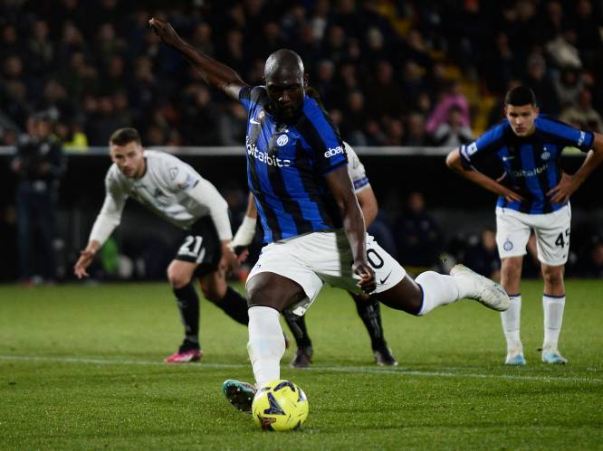 KIJK. Inter gaat ondanks penaltygoal van Romelu Lukaku verrassend onderuit bij Spezia
