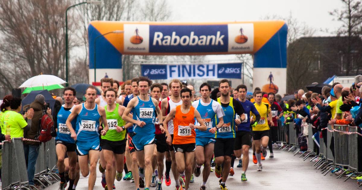 Drama bij halve marathon in Linschoten: twee hardlopers geschept door auto