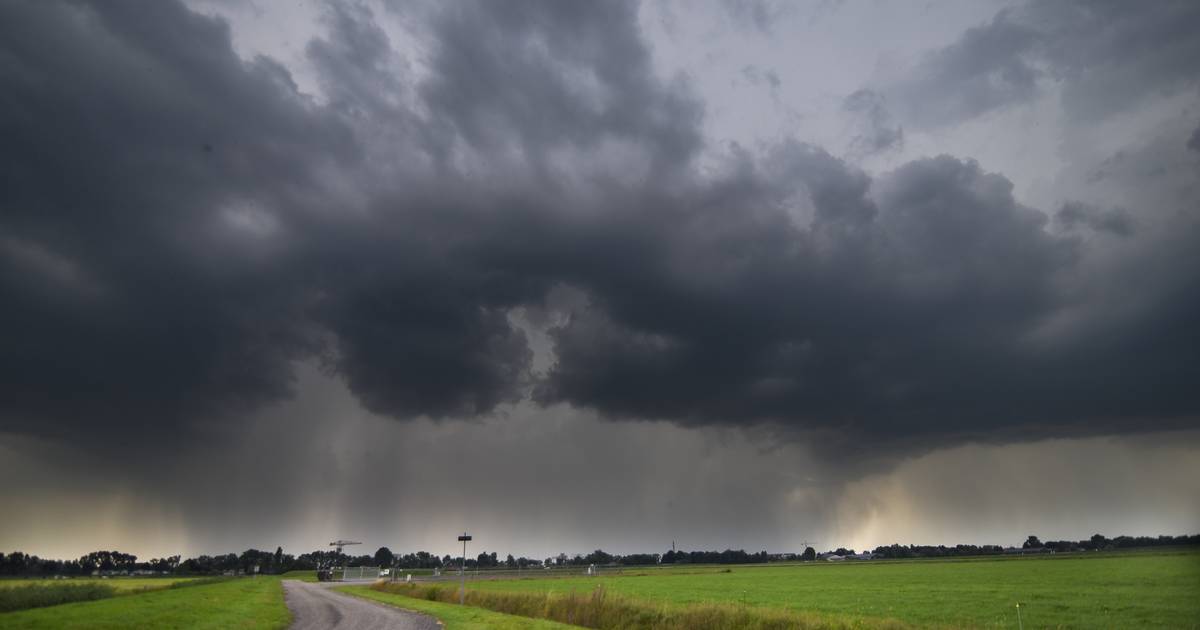 KNMI waarschuwt voor onweersbuien die vandaag overtrekken