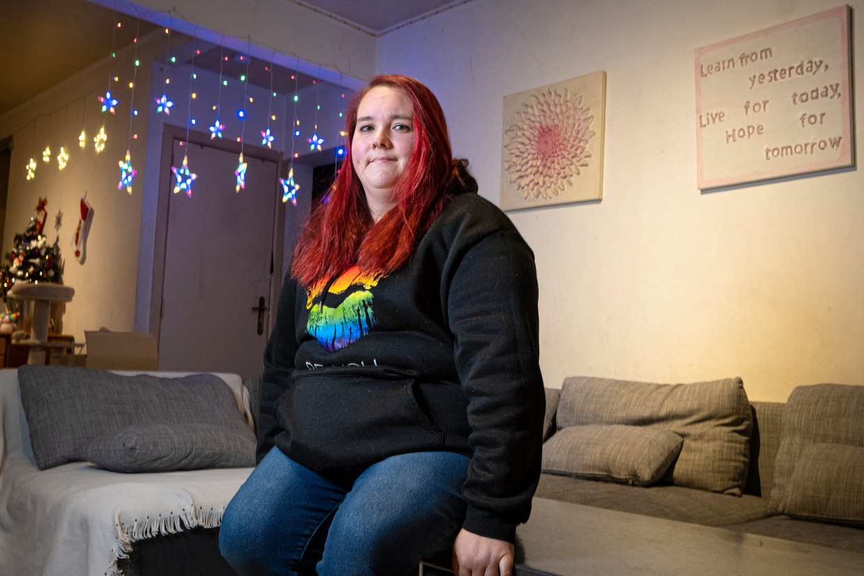 Carolien Ottoy: ‘Elke zondagnacht word ik automatisch wakker rond drie uur. Dat is het tijdstip waarop het leefgeld doorgaans gestort wordt.’ Beeld Wim Van Cappellen
