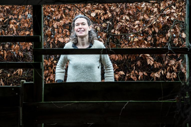 Filosofiedocent Eva-Anne Le Coultre:  ‘In Groningen wordt het op niet meer dan een handjevol scholen aangeboden. En het aantal scholen dat nog filosofie geeft, krimpt zelfs. Die trend moeten we keren.’ Beeld Reyer Boxem