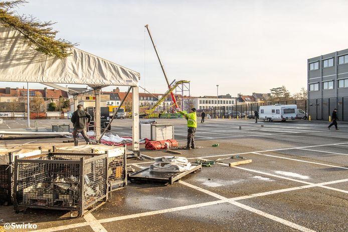 De foorkramers van de Winterfoor van Aalst zijn aan de opbouw begonnen.