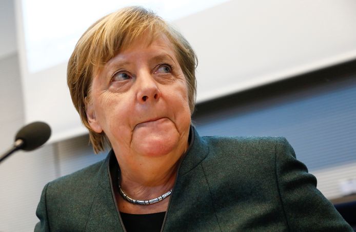“Angela Merkel is de zittende bondskanselier. Met haar zijn we in deze coalitie gestapt, en we zullen er ook uitstappen met haar, op de normale manier bij de volgende verkiezingen”, heeft Lars Klingbeil, secretaris-generaal van de SPD laten weten.