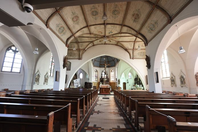Uit de kerk in Riethoven zijn kostbare ampullen gestolen, dat terwijl er wel bewakingscamera's hangen.