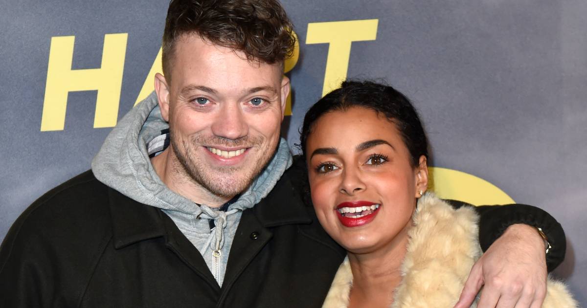 Zit toch vaak een steekie los bij die " rappers" en een handje Ex vertelt over ‘mishandeling' door Gers Pardoel: ‘Hij duwde me van de trap waar de kinderen bij waren' .