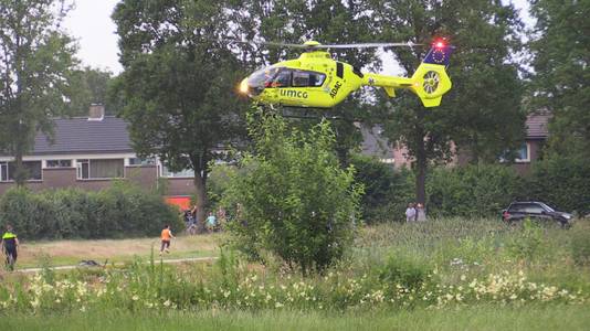 De traumahelikopter landt in Overdinkel