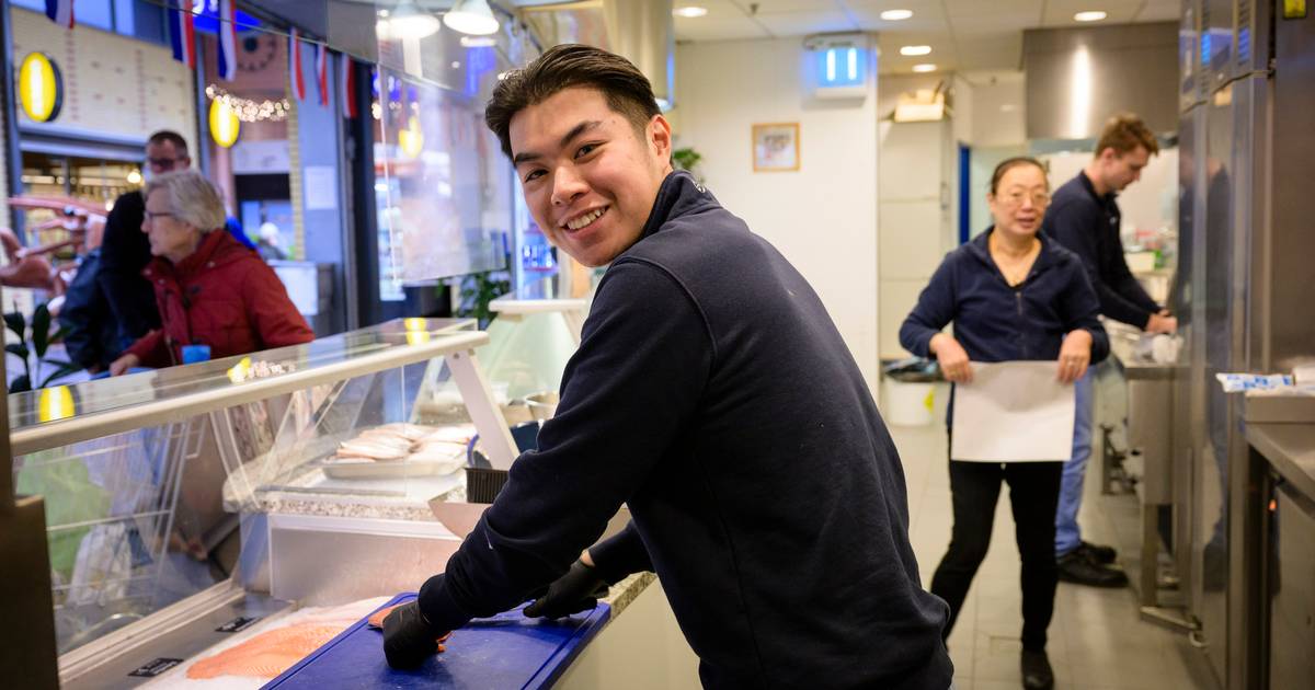 Tommy (18) staat symbool voor opgeknapt winkelcentrum in Hengelo: ‘Mijn ouders hebben me wel een duw