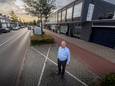 Na jaren vol juridische procedures krijgt ondernemer Alain Boileau nu dan toch ontheffing van de gemeente Bergen op Zoom om te mogen parkeren voor zijn eigen uitrit.