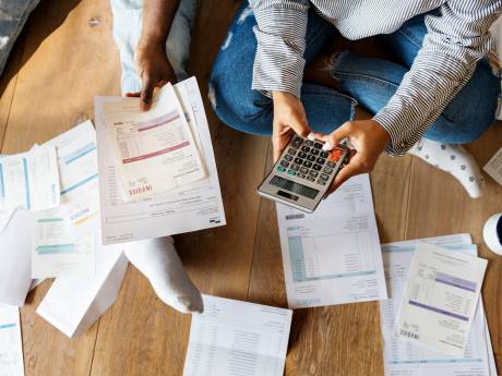 ‘Meer mensen met hogere inkomens zochten vorig jaar financiële hulp’