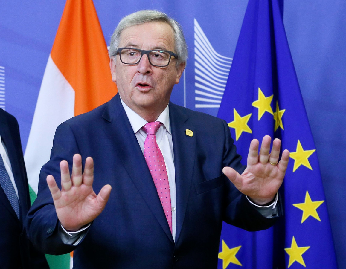 Jean-Claude Juncker, voorzitter van de Europese Commissie, wil dat de Britse premier May eindelijk klare wijn schenkt.