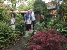 Tuin van Harry en Tiny is een parel in het centrum van het dorp: ‘Natuur mag lekker haar gang gaan’