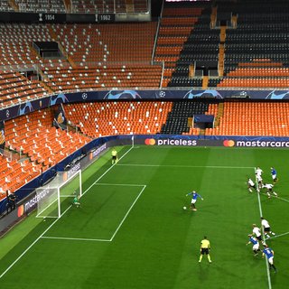 Coronavirus brengt ook voetbal tot stilstand