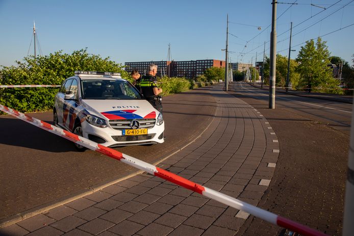 Tijdens de schietpartij op de Oostelijke Handelskade raakte een vrouw gewond.