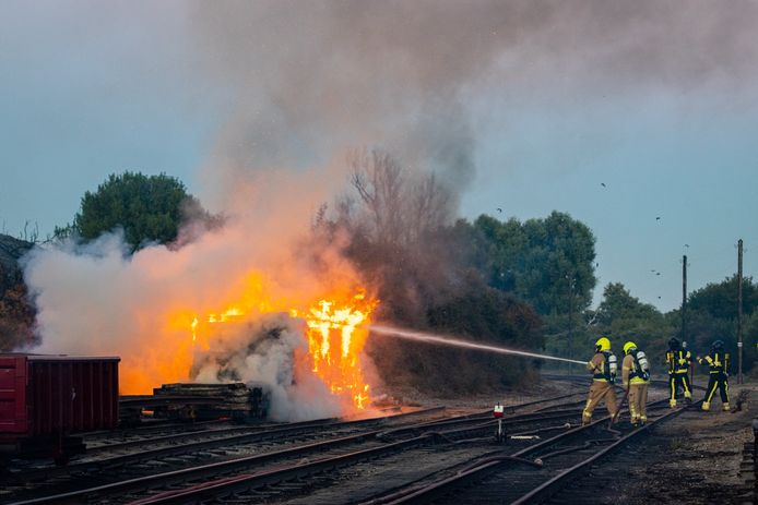 Twee wagons bij het RTM museum in Ouddorp zijn in brand gevlogen.
