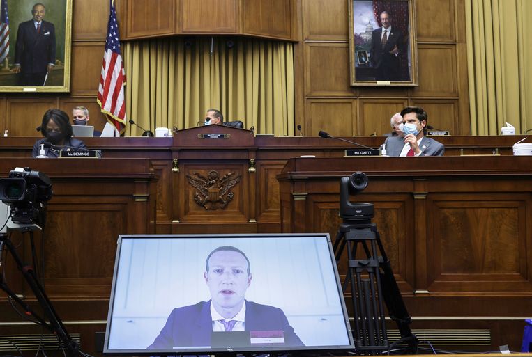 Facebook CEO Mark Zuckerberg eerder dit jaar tijdens een een hoorzitting in het Amerikaanse Congres. Beeld AP