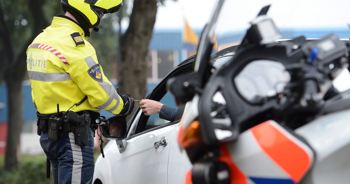 Vier op de vijf jonge automobilisten rijdt weleens te hard | Auto | AD.nl