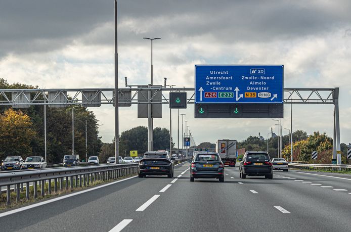 Spitsstrook dwingt verkeer A28 bij Zwolle vaart te minderen, maar dat ...
