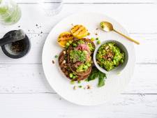 Wat Eten We Vandaag: Toast met rosbief en ‘smash’ van erwten en edamame bonen